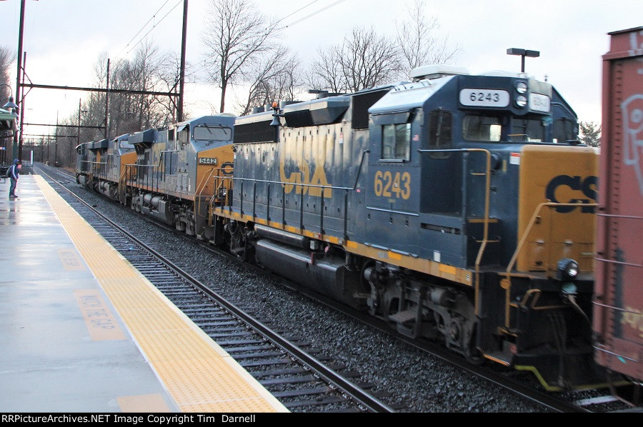 CSX 6243 4th on Q438